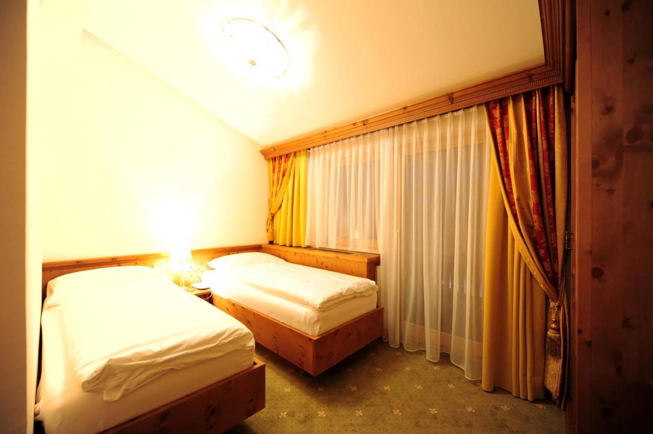 סרפהאוס Hotel Max מראה חיצוני תמונה